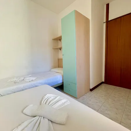 Apartamento Frontemare 6 Posti Letto + Posto Auto Gratuito Bibione
